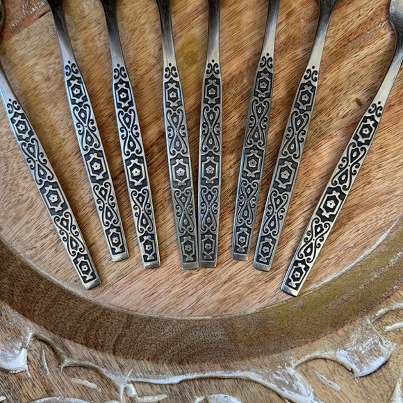 ONEIDA STAINLESS FLATWARE SET PLUS EXTRAS SPANISH MOOD PATTERN EUC - Picture 5 of 14